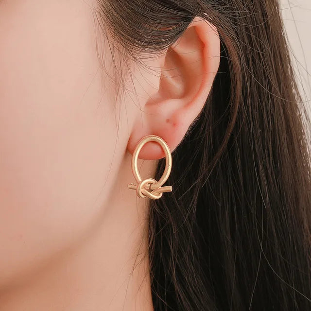 Women's Knot Oval Earrings