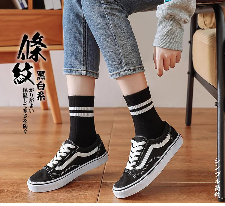 Men's Solid Black & White Crew Socks