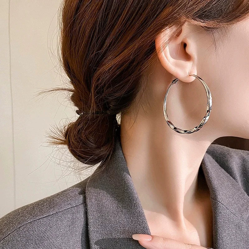 Women's Twist Metal Hoop Earrings